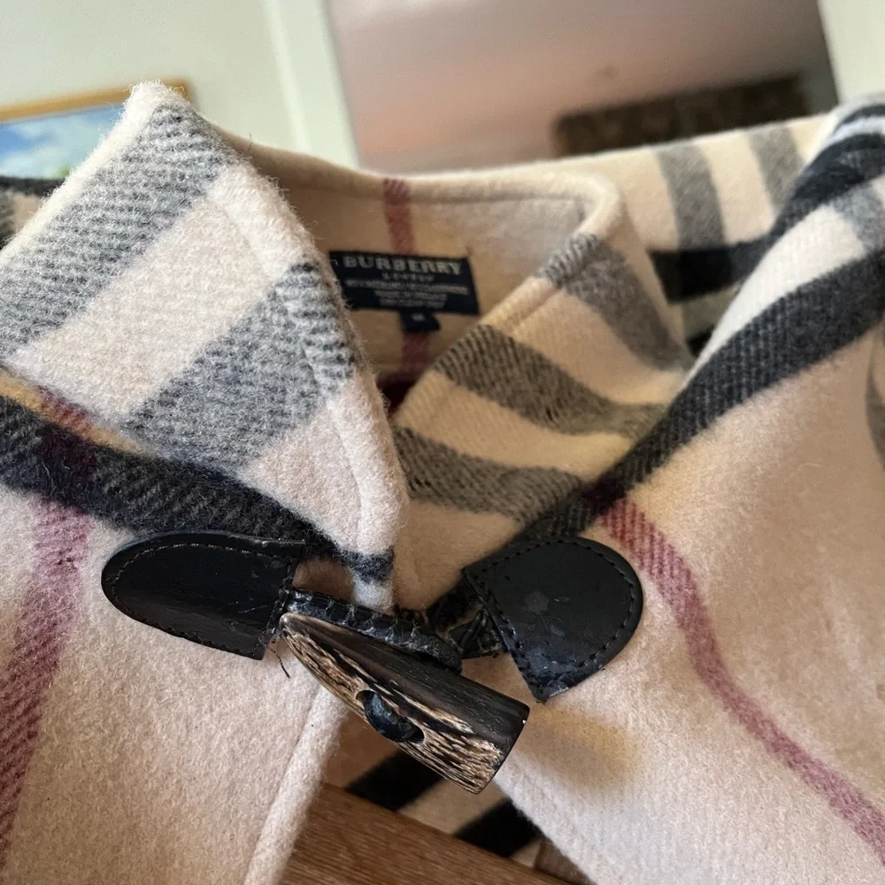 Burberry Cream and Black Checkered Cape - Picture 2 of 6